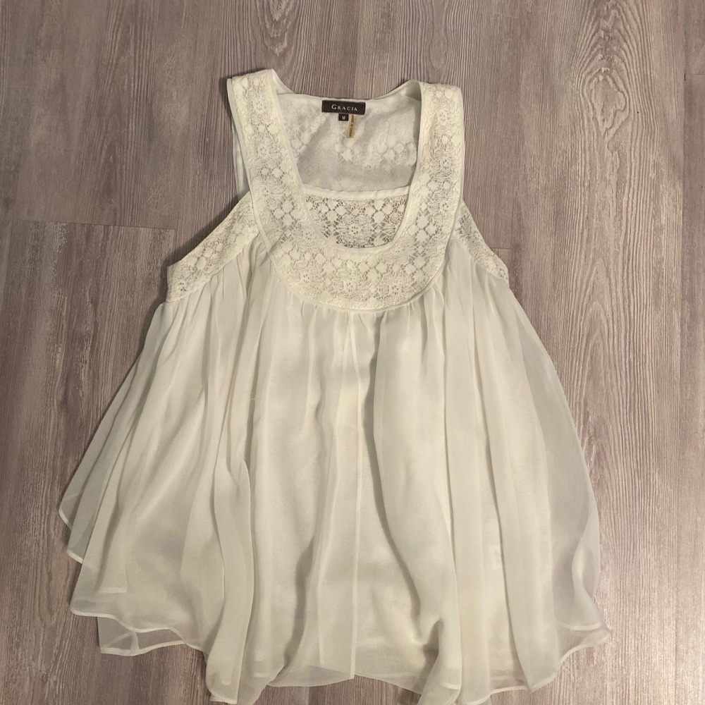 Gracia white flowy shirt size medium